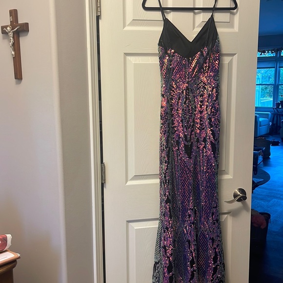 Prom dress size 1 but fit me and I’m a size 3 straps are adjustable!Fully padded - Picture 8 of 10